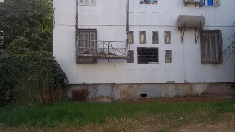 مياه الصرف الصحي بأقبية العمارات تهدّد حياة قاطني 582 مسكن