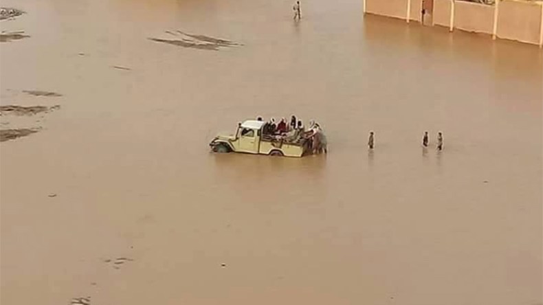 منكوبو الفيضانات في عين قزام يبيتون في العراء