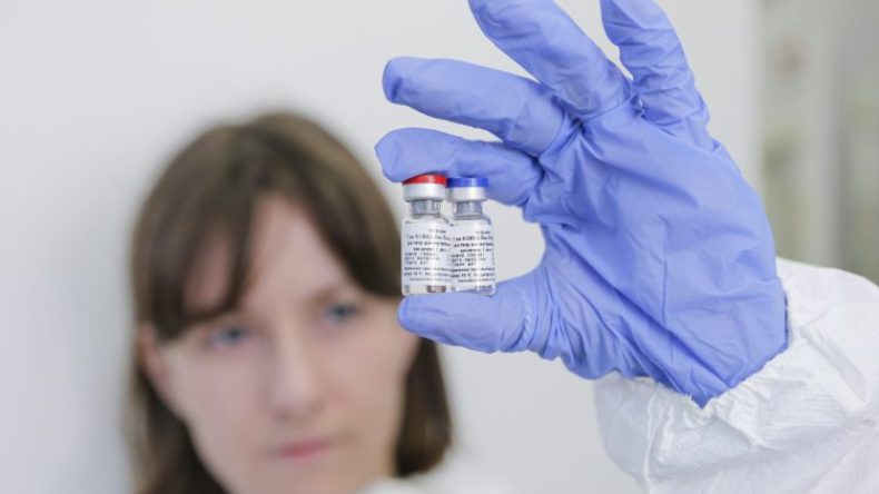 روسيا تطلق الدفعة الأولى من لقاح كورونا