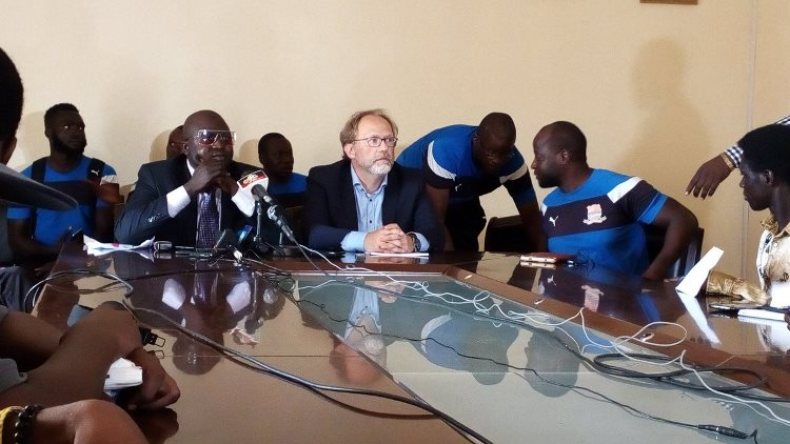 استدعاء 20 لاعبا غامبيا لِمواجهة الجزائر