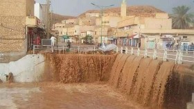 سيول الأمطار تغمر المنازل والمحلات التجارية في متليلي بغرداية