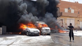 احتراق سيارتين ومحلين تجاريين ودراجة نارية وسط غرداية