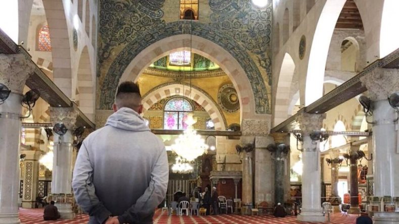 غزال يُقيم صلاة العيد في مسجد بِمدينة ليون