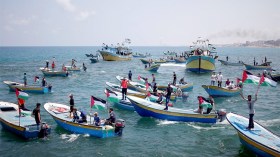 الفلسطينيون ينظمون “مظاهرة بحرية” رفضا للحصار