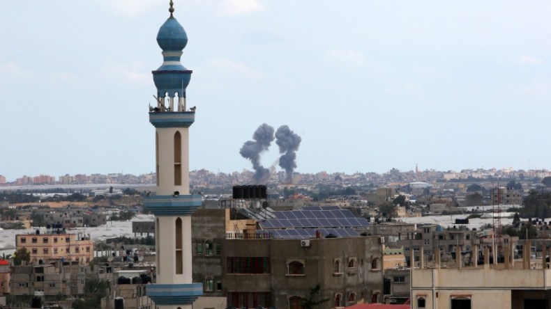 شاهد.. مستوطنون يهرعون للملاجئ خوفاً من صواريخ المقاومة