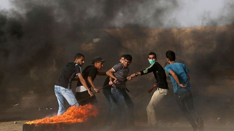 جيش الاحتلال يطلق النار على أربعة فلسطينيين
