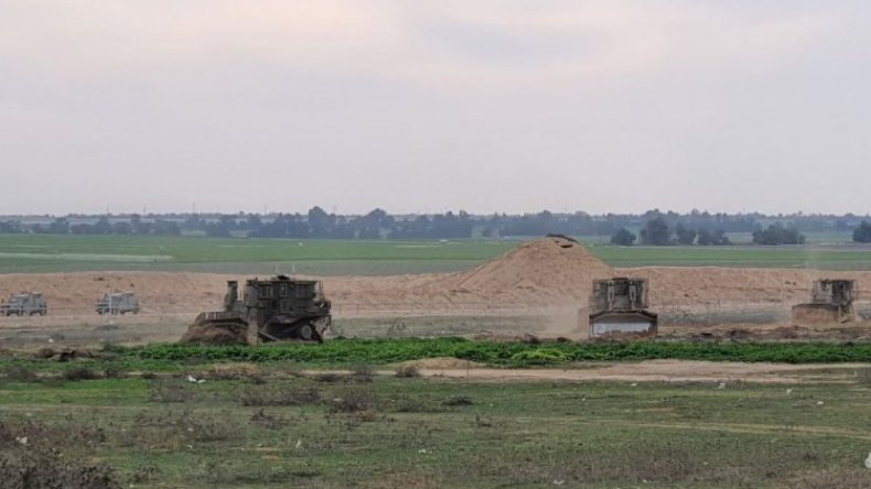 الاحتلال يقصف موقعين في غزة رداً على “إطلاق نار” (فيديو)