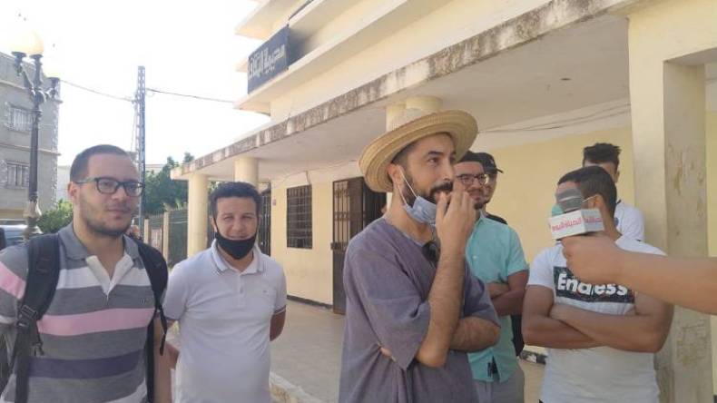 فنانو غليزان ينظمون وقفة احتجاجية أمام مقر مديرية الثقافة