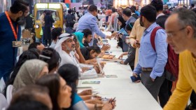 معرض الشارقة يدخل غينيس بأكبر حفل توقيع في العالم