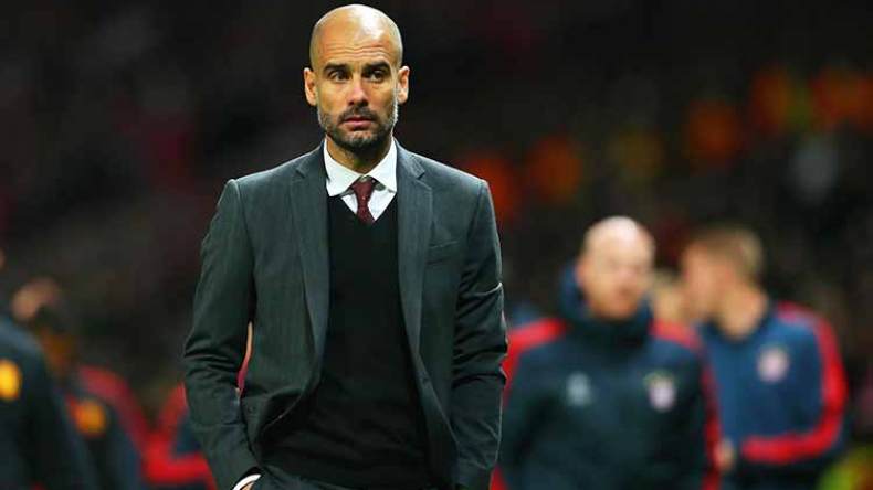 غوارديولا يدافع عن سترلينغ ويطالب إدارة السيتي بتمديد عقده!