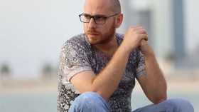 فادي طلبي يغني شارة برنامج “قيم” الإماراتي في رمضان