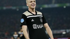 فان دي بيك يصدم الريال ويلمح لاستمراره مع أياكس