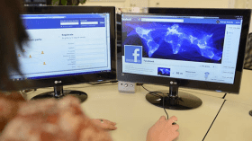 2000 جزائري تورطوا في الابتزاز والتشهير عبر “الفايسبوك”