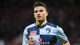 فرحات مرشح لجائزة الأفضل في فرنسا