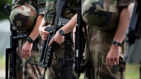 الشرطة الفرنسية تلاحق سائقاً حاول دهس عسكريين