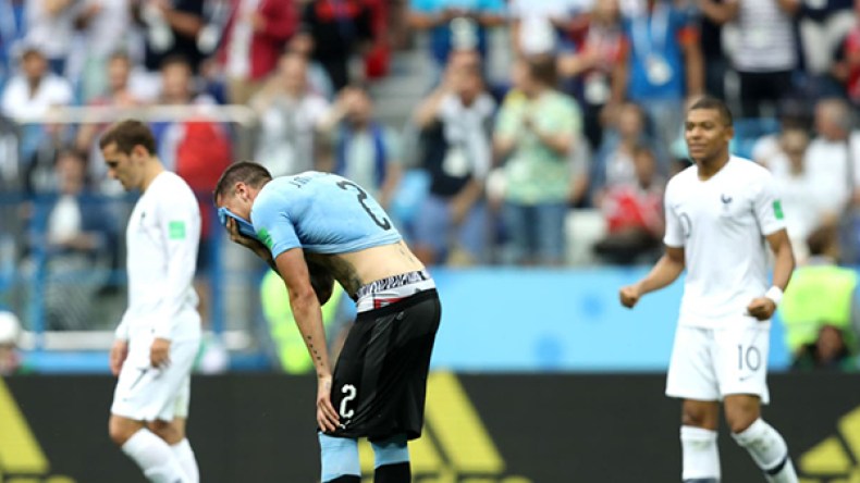 فرنسا تفك عقدة الأورغواي.. وتتأهل للمربع الذهبي