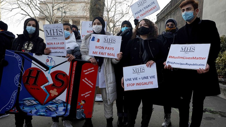 نواب فرنسا يوافقون على “قانون الانفصالية” المثير للجدل