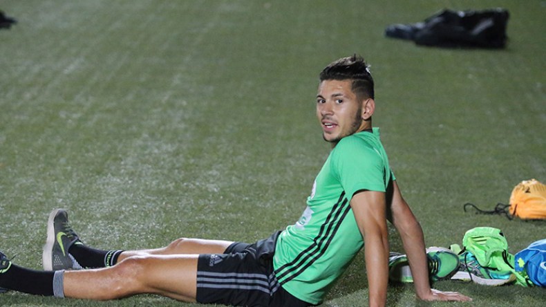 اتفاق مبدئي على انتقال الملالي إلى الزمالك المصري