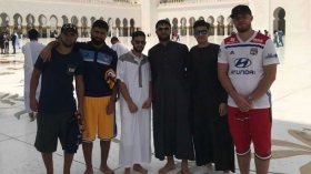 “فقير” يُفضّل المساجد على البحار والعطل الصاخبة