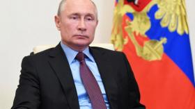 ممر خاص لتعقيم زوار بوتين قبل مقابلته (فيديو)