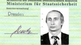 العثور على بطاقة بوتين عندما كان جاسوساً في ألمانيا