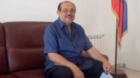 بسبب نزوات ترامب يودون تحطيم بلد وتجويع شعبه والإتيان بدمية يتحكمون بها