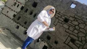 أستاذة في فن الديكور تنجز مجسما بنائيا لقلعة بالول بأريس بباتنة