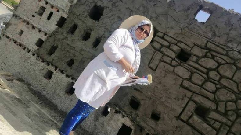 أستاذة في فن الديكور تنجز مجسما بنائيا لقلعة بالول بأريس بباتنة