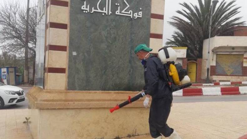 سكان فوكة بتيبازة يتطوعون لتعقيم الشوارع