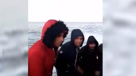 أغان ورقص و”سيلفي” لـ”حرّاقة” على متن قاربي موت!