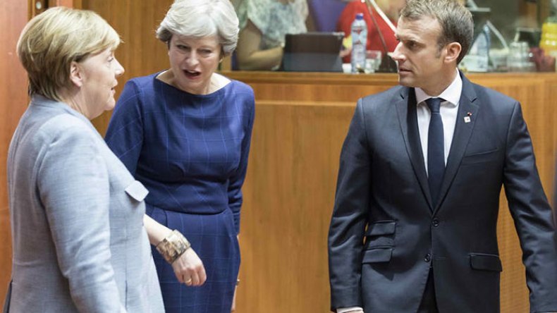 أطراف الإتفاق النووي يدعون إلى العودة للمفاوضات