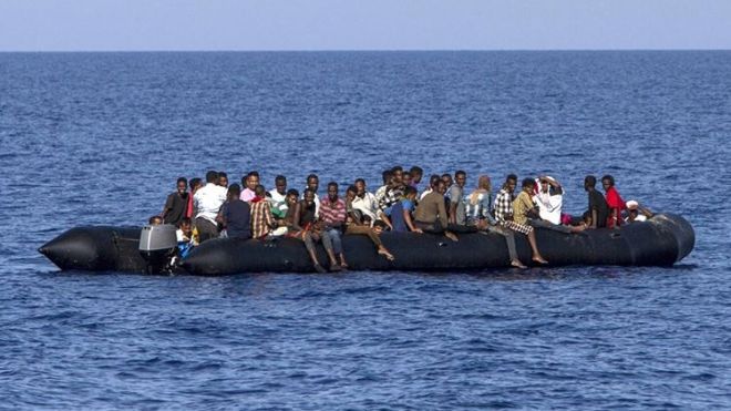 مصرع 48 مهاجراً بعد غرق قاربهم قبالة تونس