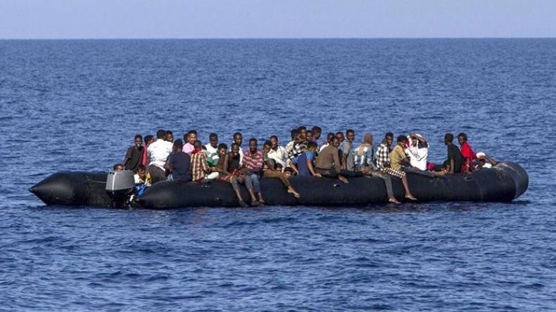 مصرع 48 مهاجراً بعد غرق قاربهم قبالة تونس