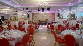 متحجبات ينافسن المتبرجات في التعرّي بالأعراس والكاميرات تتصيدهن