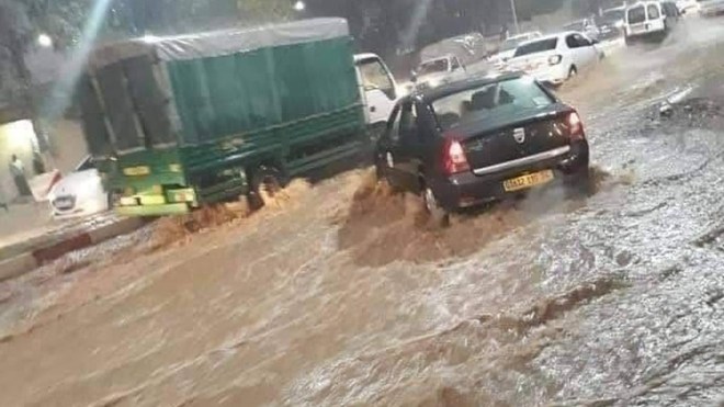 أمطار طوفانية تغرق مدينة قالمة