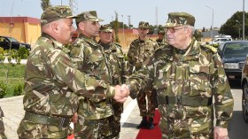 قايد صالح: نتعهد بتحمل مسؤولياتنا حتى لا تطال الجزائر أيادي الغدر