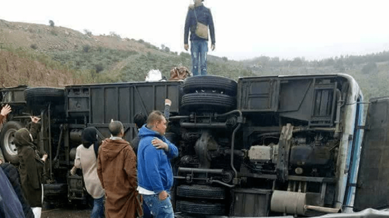 قتيلان و36 جريحا في انقلاب حافلة على الطريق السيار بقسنطينة