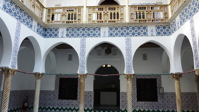 زيان تعرض “البحث عن الأوقات الضائعة” في قصر الرياس