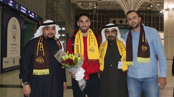 اللاعبون الجزائريون يفضلون اللعب في الخليج ويهربون من أوروبا