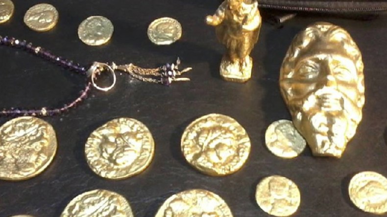 حجز 50 قطعة أثرية بحوزة شاب في ميلة