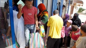 الحكومة تمنع الترويج للتبرعات وتوزيعها في الأماكن العامة