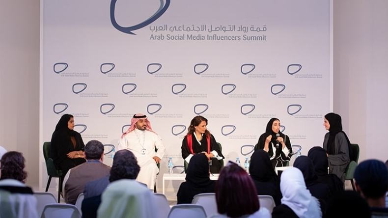 “رايتس ووتش” تتهكم على قمة رواد التواصل في دبي