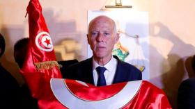 قيس سعيد.. صاحب اللسان الفصيح والالتزام بالديمقراطية