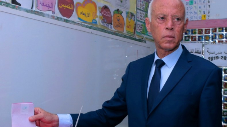 قيس سعيد يوقف حملته للانتخابات لدواع أخلاقية