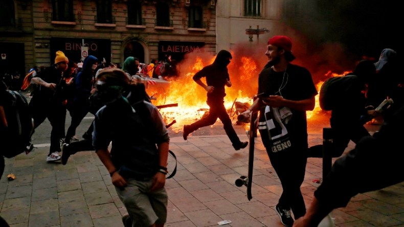 200 جريح إثر صدامات بين انفصاليين والشرطة