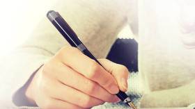 أتمنى أن أزور الجزائر وأتعرف على عاداتها ومثقفيها