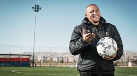 روبرتو كارلوس يستبعد صلاح من الأفضل في العالم