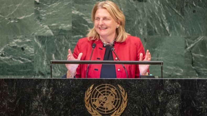 وزيرة خارجية النمسا تلقي خطاباً بالعربية