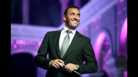 شابة تعتذر من كاظم الساهر بعد عامين من إحراجها له!