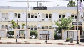 عائلة من 5 أفراد تعيش داخل كوخ قرب بلدية الكاليتوس منذ 11 سنة!